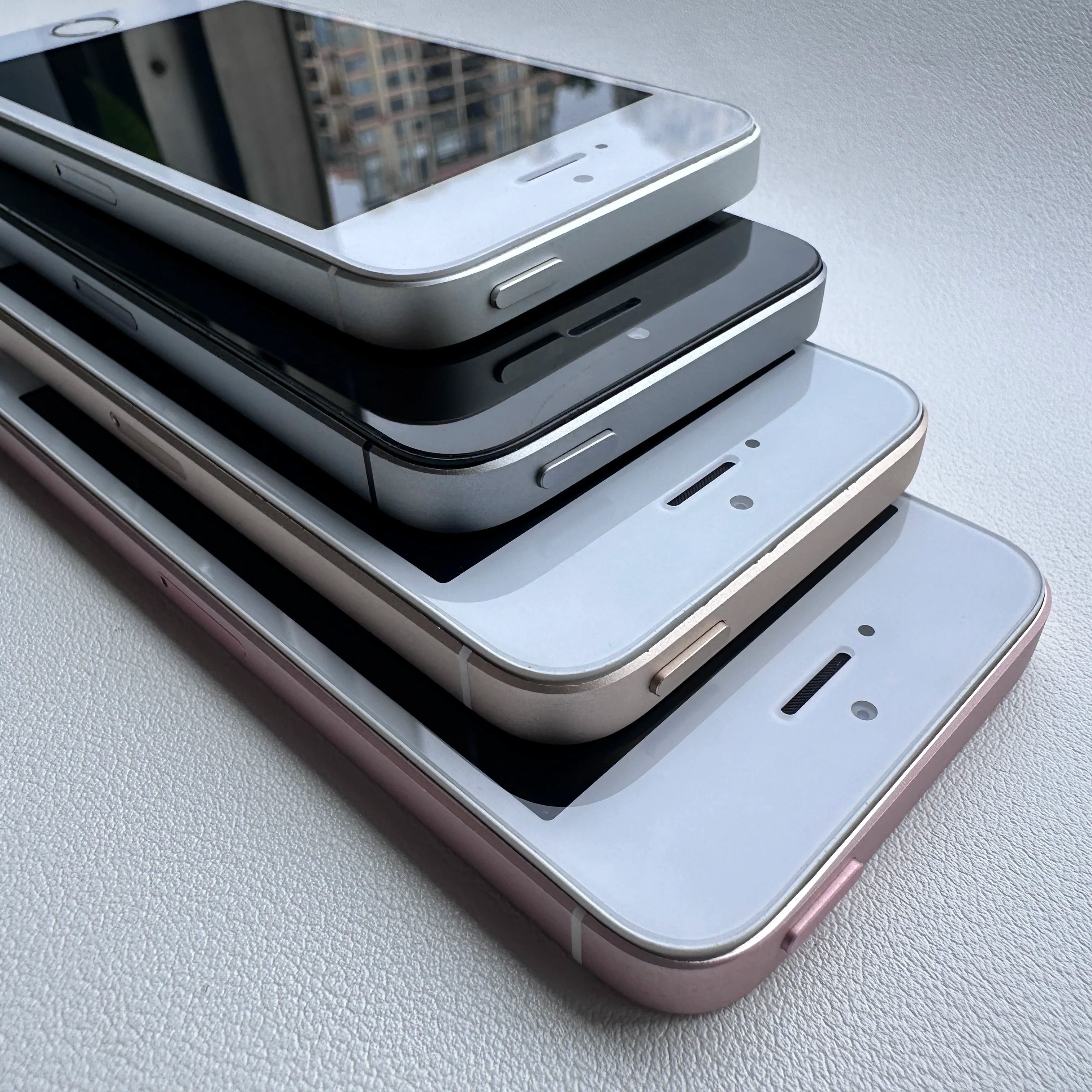 100% teléfono móvil iPhone SE Original 16/32/64/128GB ROM 2GB RAM 4,0 "iOS A9 Touch ID 12MP teléfono inteligente de doble núcleo desbloqueado