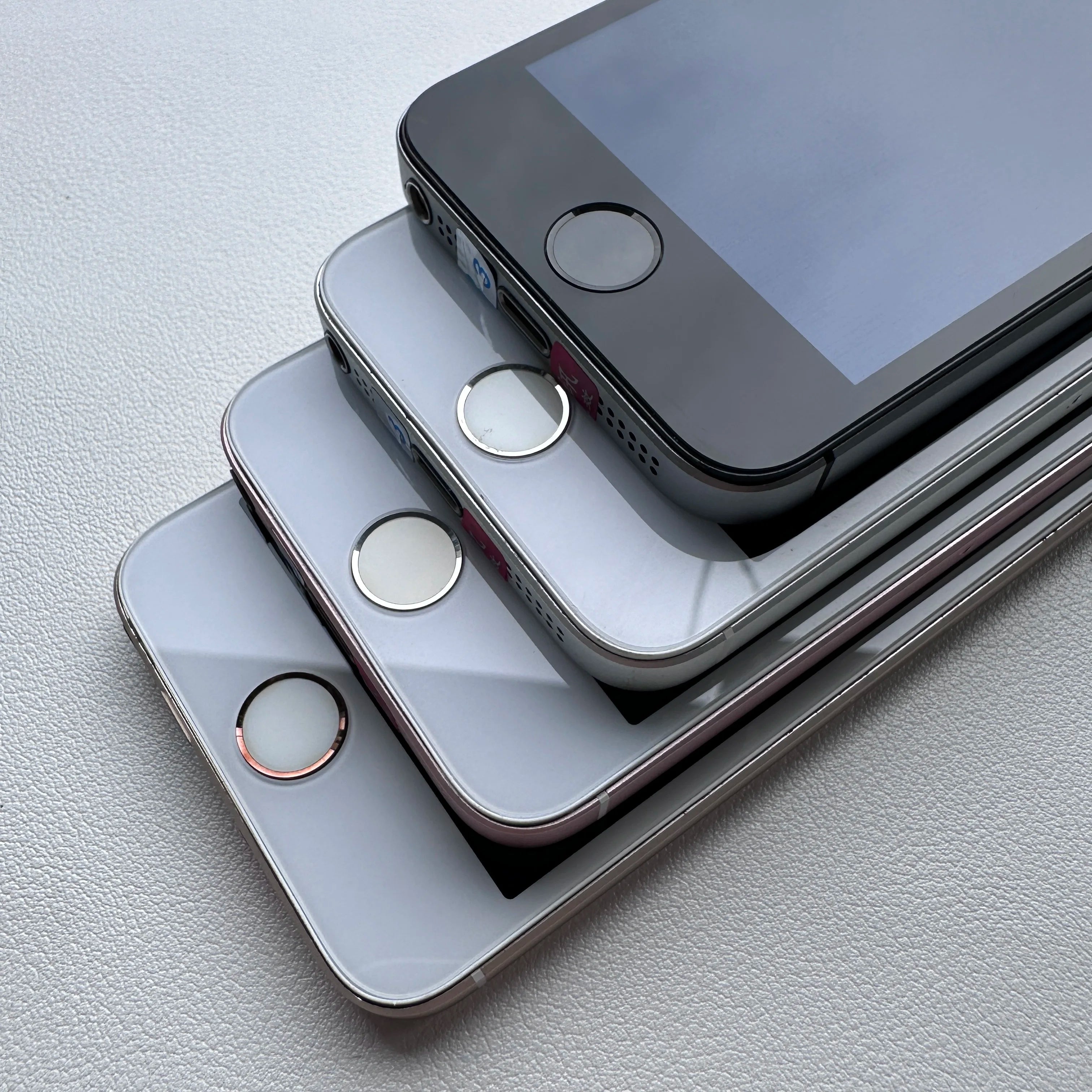 100% teléfono móvil iPhone SE Original 16/32/64/128GB ROM 2GB RAM 4,0 "iOS A9 Touch ID 12MP teléfono inteligente de doble núcleo desbloqueado